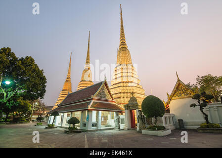 Wat Pho Tempel in der Nacht von Bangkok, Thailand Stockfoto