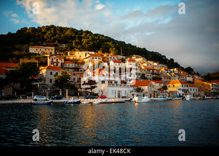 Ansicht der Stadt Bol auf der Insel Brac, Kroatien Stockfoto