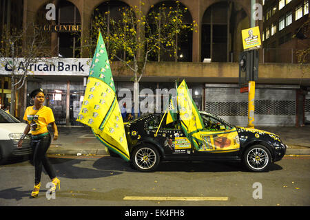 ein Fahrzeug Anhänger verziert mit NC-Utensilien den Anc statt seiner Feier, Party, seine Virtory als der siegreiche Pary bei der Bundestagswahl 2014 feiern, das stattgefunden hat. die Veranstaltung fand in Johannesburg Cbd. in Attendeance wurden alle Unterstützer der Partei. Stockfoto