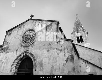 Italien, Toskana, Capalbio (Grosseto), Kathedrale der Fassade und Glockenturm Stockfoto