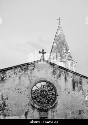 Italien, Toskana, Capalbio (Grosseto), Kathedrale der Fassade und Glockenturm Stockfoto