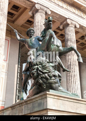 Statue von der Löwe-Kämpfer von Albert Wolff, Altes Museum, Berlin Stockfoto