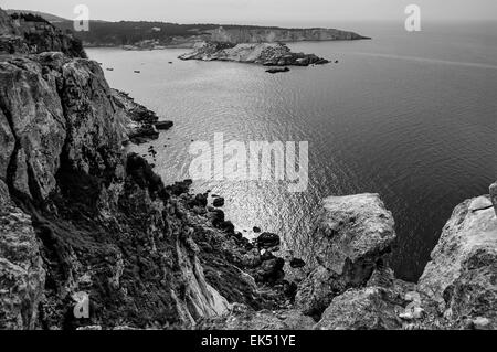 Molise, Tremiti-Inseln, Italien, San Domino Isle, Blick auf die felsige Küste der Insel - FILM Scannen Stockfoto