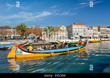 Portugal, Beira Litoral, Costa da Prata, Aveiro, den Kanal im Zentrum Stadt mit typischen Moliceiros Boote Stockfoto