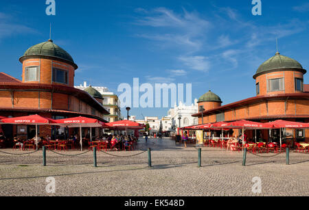 Olhão, den Markt Altbauten und cafés Stockfoto