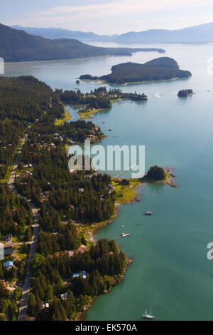 Luftbild von Juneau und Gastineau Channel, Alaska. Stockfoto