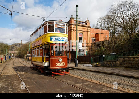 Straßenbahn 399: Leeds 1926 mit Fahrer, Passagiere & Kind mit Blick vom oberen Deck Fenster Stockfoto