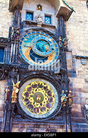 Die astronomische Uhr in Prag. Die Uhrzeit, gut erhaltene und noch war arbeiten, zuerst im Jahre 1410 installiert. Stockfoto