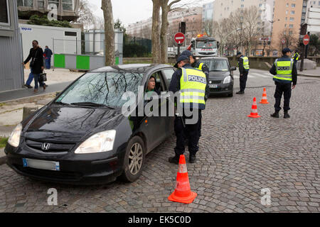 Paris, alternative Verkehr Polizeikontrolle, ungerade Platten der Registry nur autorisierte Stockfoto