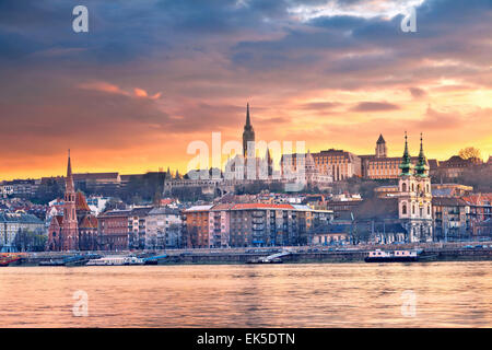 Budapest. Bild von Budapest Skyline bei Sonnenuntergang Frühling. Stockfoto