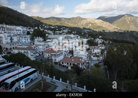 Traditionelle weiße Mauern beherbergt im spanischen Dorf (Pueblo) in Mijas Andalusien Spanien Stockfoto