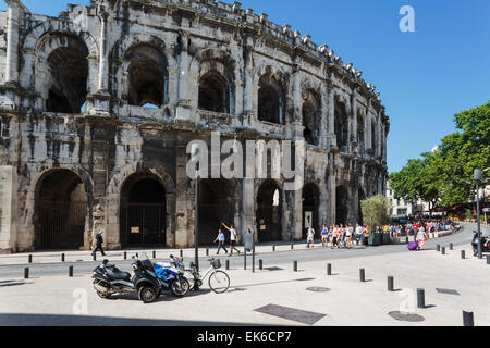 Nimes, Departement Gard, Languedoc-Roussillon, Frankreich. Das römische Amphitheater. Stockfoto