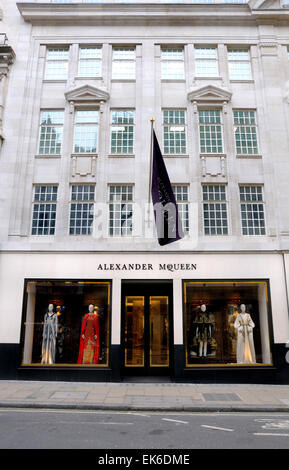 London, England, Vereinigtes Königreich. Alexander McQueen Flagship Shop in Old Bond Street Stockfoto