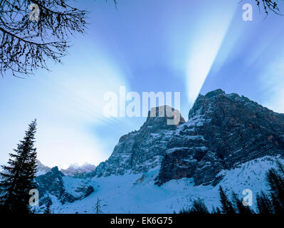 Frühen Morgenlicht über Montepelmo Berg in den Alpen, Dolomiten, Norditalien Stockfoto