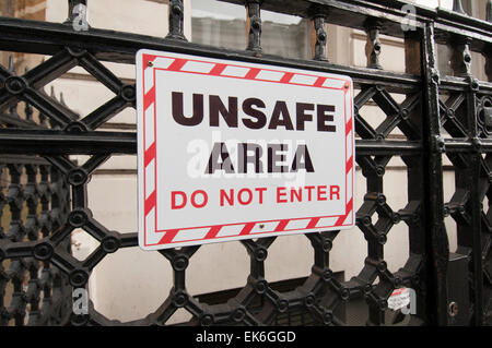 unsicheren Gegend geben Sie Zeichen nicht auf Geländer in London UK Stockfoto