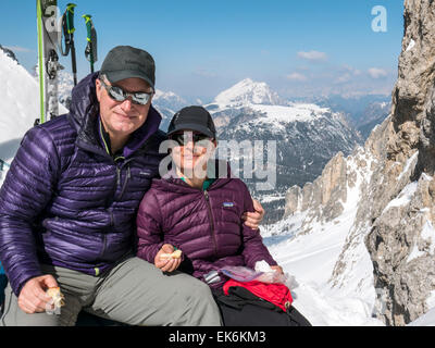 Backcountry Skifahrer, nordöstlich von Cortina, Dolomiten, Alpen, Italien Stockfoto