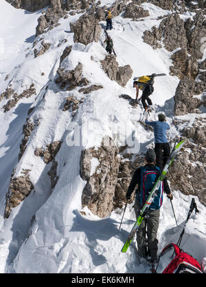 Backcountry Skifahrer, nordöstlich von Cortina, Dolomiten, Alpen, Italien Stockfoto