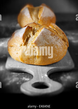 ganz gekocht Brote traditionelle Schmerzen Au Levan französische weiße Handwerker Brot Stockfoto