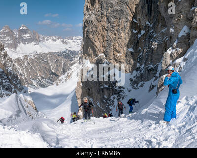 Backcountry Skifahrer, nordöstlich von Cortina, Dolomiten, Alpen, Italien Stockfoto