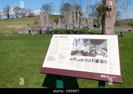 Familien besuchen Zoll Abtei, Downpatrick, Nordirland Stockfoto