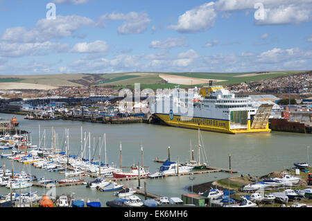 DFDS Seaways Fähre im Newhaven Fährhafen in East Sussex England Vereinigtes Königreich Großbritannien Stockfoto