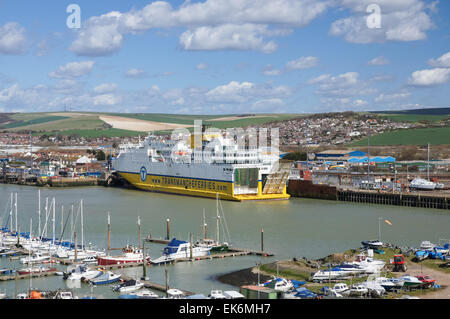 DFDS Seaways Fähre im Newhaven Fährhafen in East Sussex England Vereinigtes Königreich Großbritannien Stockfoto