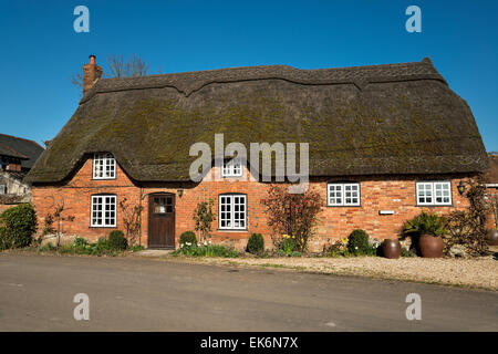 Reetdachhaus in der Nähe von Shaftesbury in Dorset Stockfoto