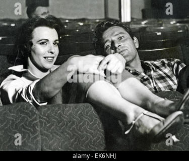 CLAIRE BLOOM mit Richard Burton während der Dreharbeiten LOOK BACK IN ANGER am Royal Theatre, Stratford, East London 1958 Stockfoto