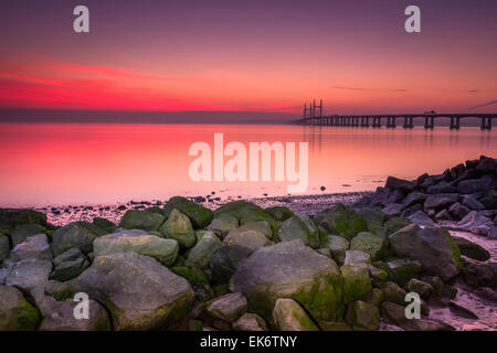 Zweite Severn Überfahrt in der Abenddämmerung Stockfoto