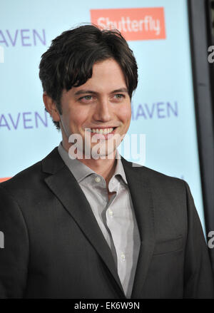 LOS ANGELES, CA - 5. Februar 2013: Jackson Rathbone bei der Premiere von "Sicherer Hafen" am Chinese Theatre in Hollywood. Stockfoto