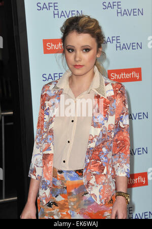 LOS ANGELES, CA - 5. Februar 2013: Taylor Spreitler bei der Premiere von "Sicherer Hafen" am Chinese Theatre in Hollywood. Stockfoto