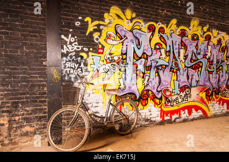 Kunst Graffiti in Peking Dashanzi Art District beherbergt eine künstlerische Gemeinschaft unter den 50 Jahre alten Fabrikgebäude der einzigartigen Stockfoto