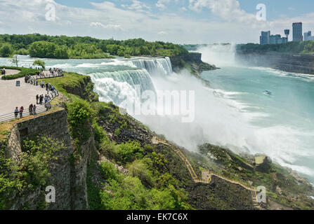 Mädchen des Nebels, American Falls, Niagara Falls, New York tour Boot Stockfoto