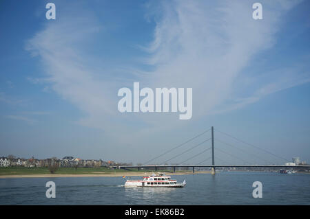 Fluss Rhein Düsseldorf Stockfoto