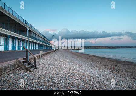 Historischen Beach Chalets an der Esplanade in Greenhill, Weymouth, Dorset Stockfoto