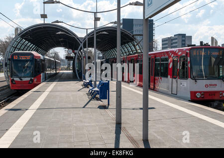Moderne Station am südlichen Abschnitt der Stadtbahn oder Light Railway System in Bonn, Deutschland. Stockfoto