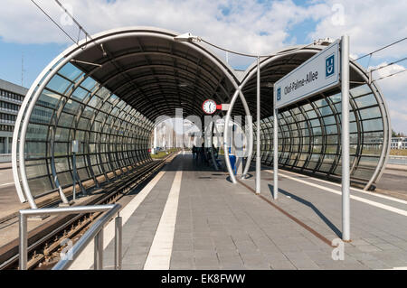 Moderne Station am südlichen Abschnitt der Stadtbahn oder Light Railway System in Bonn, Deutschland. Stockfoto