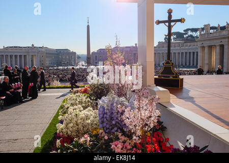 Vatikan-Stadt. 8. April 2015. Vatikan Papst Francis General Audience in den Petersplatz 8. April 2015 Credit: wirklich Easy Star/Alamy Live News Stockfoto