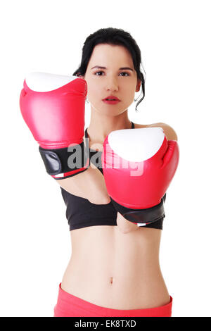 Boxen-Fitness-Frau mit roten Handschuhen. Stockfoto