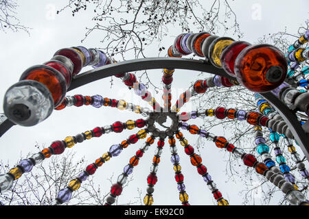 Skulptur am Eingang zur U-Bahn Palais Royal-Musée du Louvre in Paris, Frankreich-Europa-EU Stockfoto