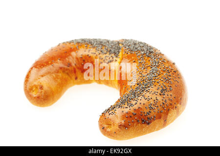 Brötchen Sie mit Mohn, isoliert auf weiss Stockfoto