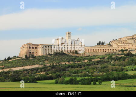 Landschaftsbild von Saint Francis Cathedral in Assisi, Italien Stockfoto