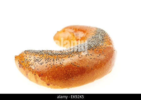 Brötchen Sie mit Mohn, isoliert auf weiss Stockfoto