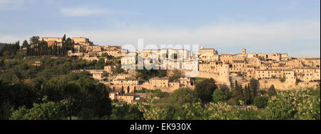 Panoramablick von Spello. Umbria, Italien Stockfoto