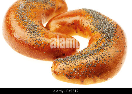 Brot mit Mohn, isoliert auf weiss Stockfoto