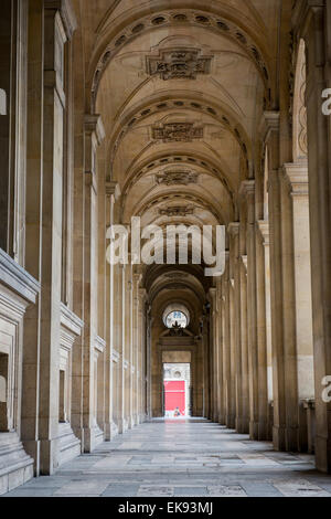 Stein-Torbögen im Louvre in Paris, Frankreich-Europa-EU Stockfoto
