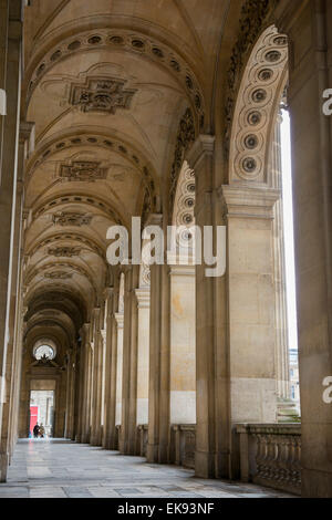 Torbögen im Louvre in Paris, Frankreich-Europa-EU Stockfoto