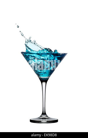 Blue Cocktail mit Splash isoliert auf weiss. Stockfoto