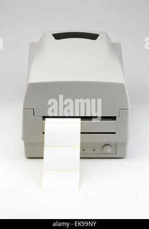 Etikettendrucker mit leere e-Mail Nachricht Ihrer Wahl einfügen. Das Bild ist auf einem grauen Hintergrund Stockfoto