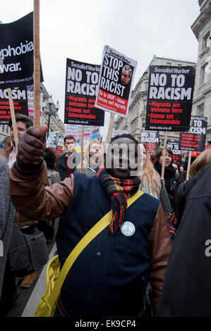 Tausende marschieren durch London auf UN-Antirassismus-Tag Protestierenden Rassismus, Faschismus, Islamophobie und Antisemitismus. 21. März 2015 Stockfoto